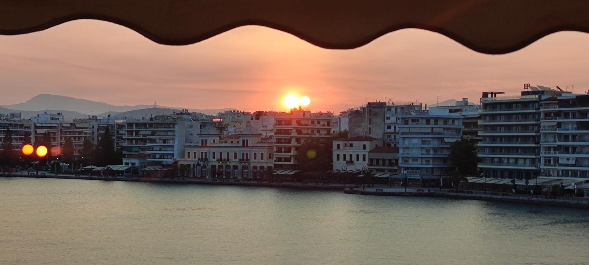 Debbie'S Διαμέρισμα Δίπλα Στο Νερό ! Chalkís Exterior foto